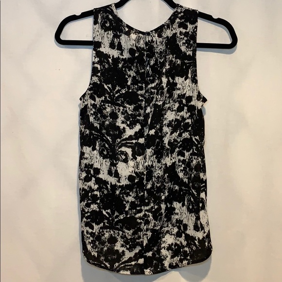 Silence and Noise Sleeveless Blouse - Picture 2 of 7